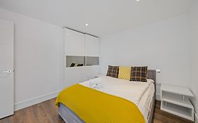 Riverside 1Br With Easy Transport 20Min To City Centre